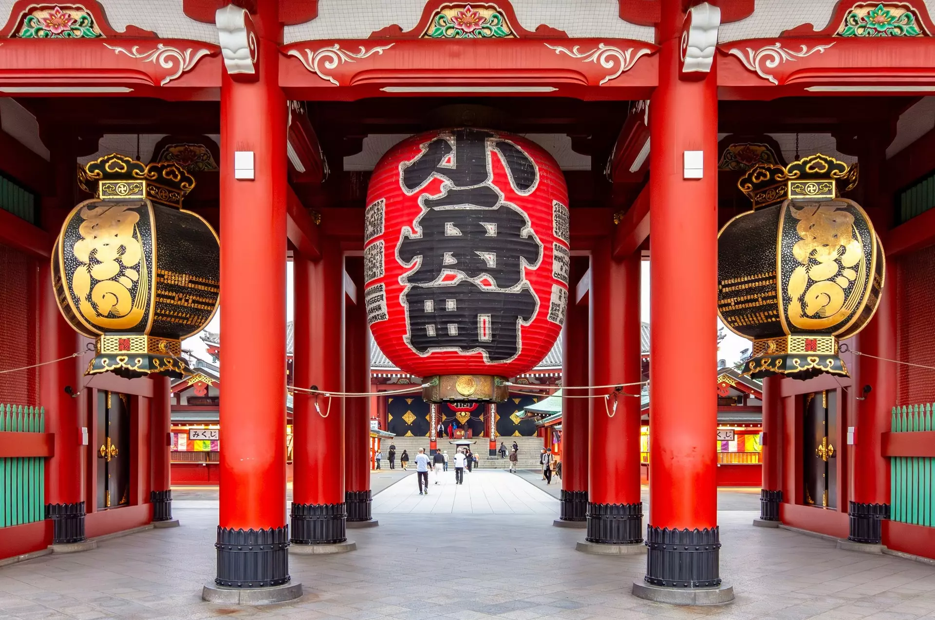 Asakusa, Tokyo, Japonya'daki Sensō-ji tapınağının Hozomon kapısı.